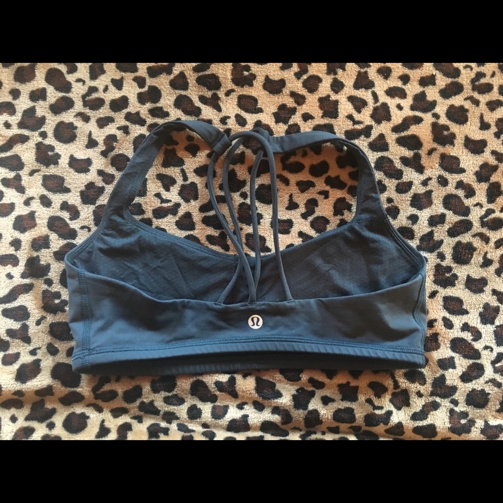 Lululemon sports bra size 6